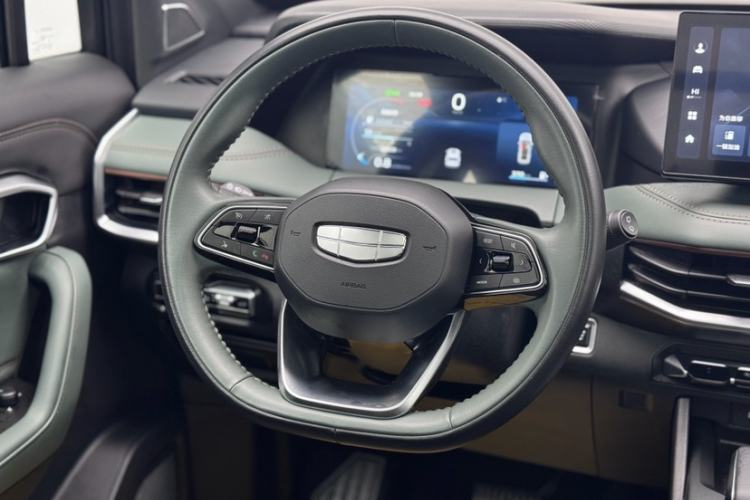 Used Geely Auto Haoyue L 2023 2.0T DCT Prestige Edition Interior 3