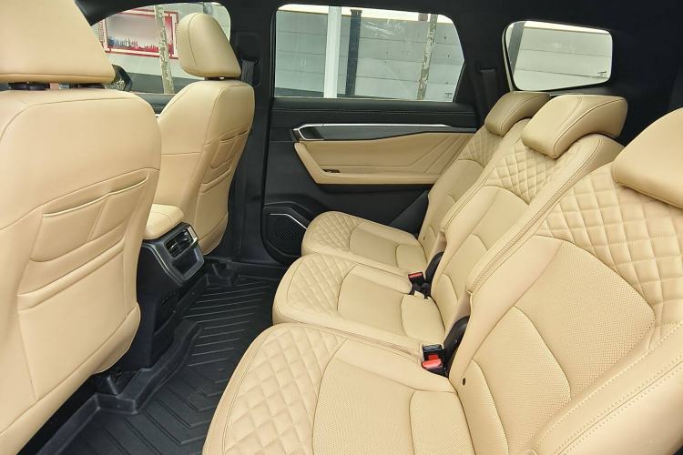 Used Geely Auto Haoyue L 2023 2.0T DCT Flagship Version Interior 4