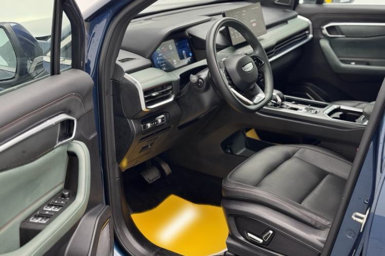Used Geely Auto Haoyue L 2023 2.0T DCT Prestige Edition Interior 4