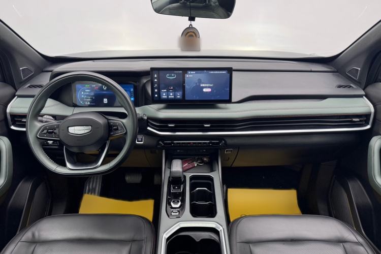 Used Geely Auto Haoyue L 2023 2.0T DCT Prestige Edition Interior 9