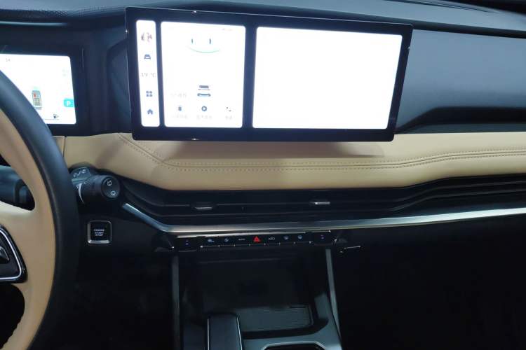 Used Geely Auto Haoyue L 2023 2.0T DCT Flagship Version Audio And AC Panel
