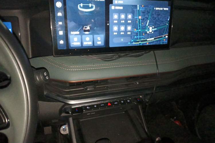 Used Geely Auto Haoyue L 2023 2.0T DCT Prestige Edition Audio And AC Panel