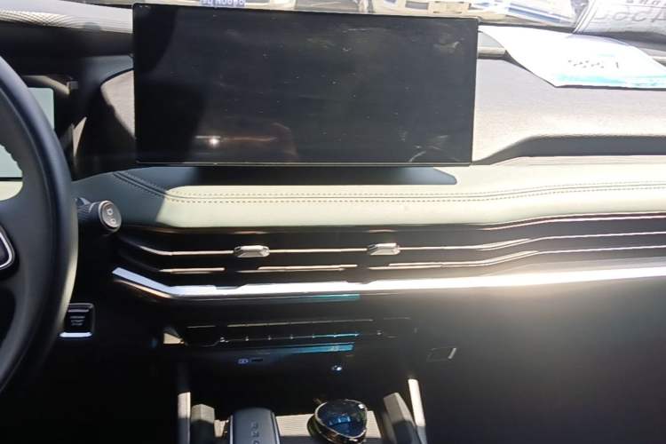 Used Geely Auto Haoyue L 2023 2.0T DCT Luxury Version Audio And AC Panel