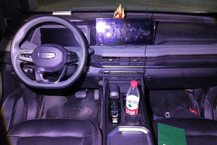 Used Geely Auto Haoyue L 2023 2.0T DCT Prestige Edition Center Console