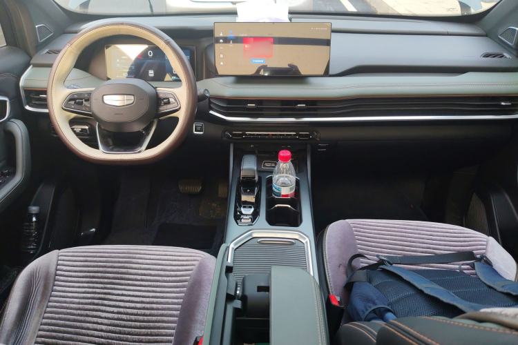 Used Geely Auto Haoyue L 2023 2.0T DCT Prestige Edition Center Console