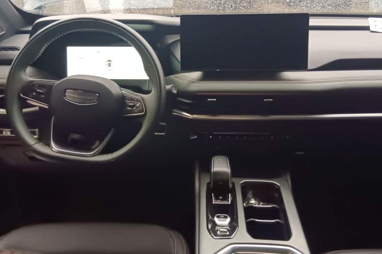 Used Geely Auto Haoyue L 2023 2.0T DCT Luxury Version Center Console