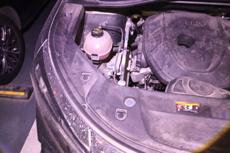 Used Geely Auto Haoyue L 2023 2.0T DCT Prestige Edition Engine Bay Right