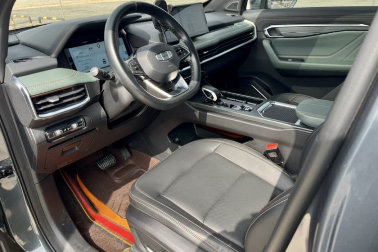 Used Geely Auto Haoyue L 2023 2.0T DCT Prestige Edition Interior 3