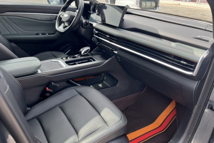 Used Geely Auto Haoyue L 2023 2.0T DCT Prestige Edition Interior 5