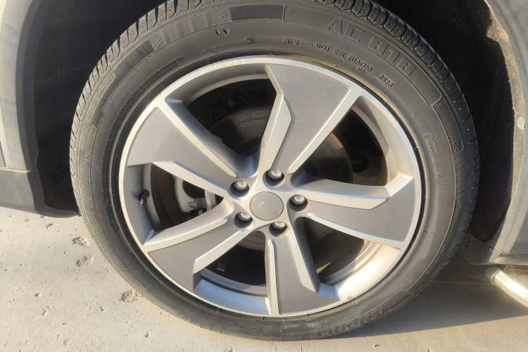 Used Geely Auto Haoyue L 2023 2.0T DCT Flagship Version Left Front Wheel Hub