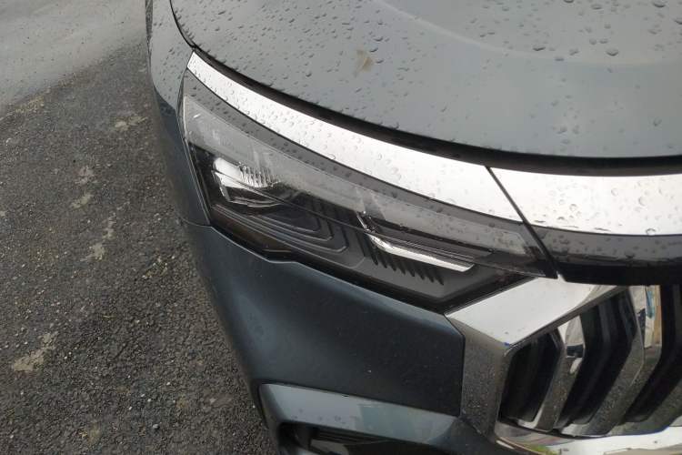 Used Geely Auto Haoyue L 2023 2.0T DCT Flagship Version Right Front Headlight