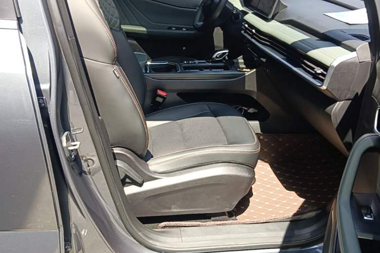 Used Geely Auto Haoyue L 2023 2.0T DCT Luxury Version Right Front Seat
