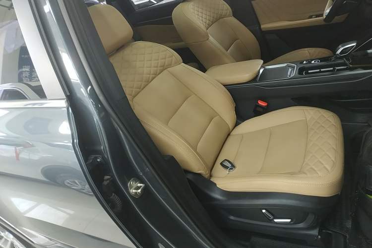 Used Geely Auto Haoyue L 2023 2.0T DCT Flagship Version Right Front Seat