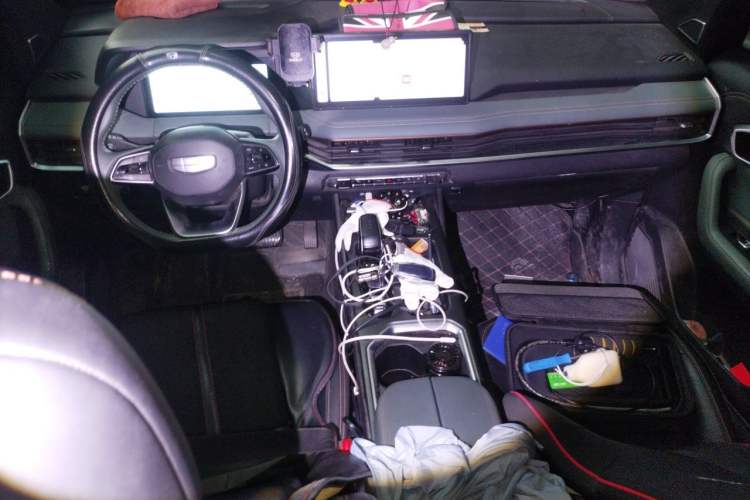 Used Geely Auto Haoyue L 2023 2.0T DCT Prestige Edition Audio And AC Panel