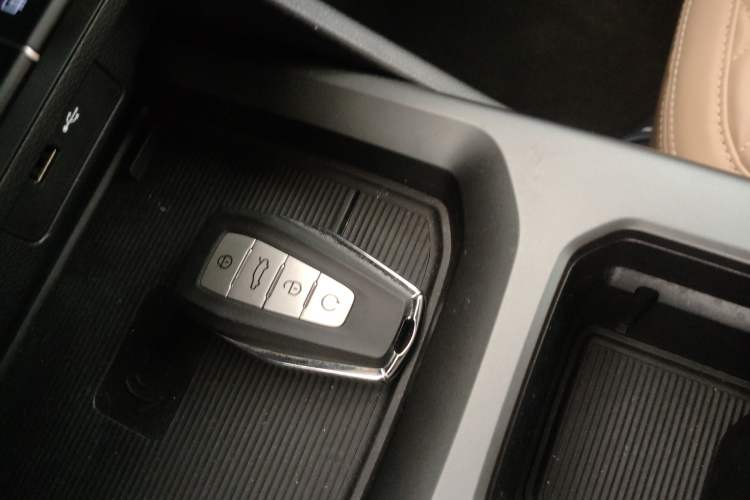Used Geely Auto Haoyue L 2023 2.0T DCT Flagship Version Interior 1