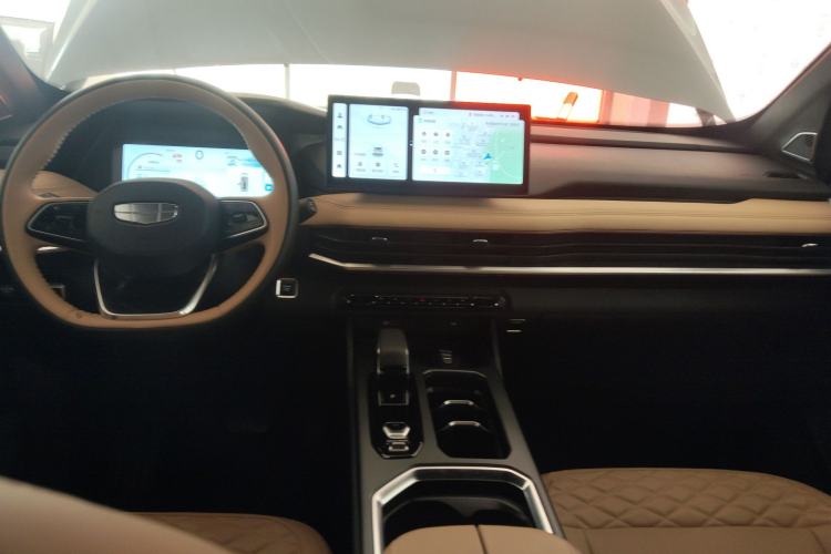 Used Geely Auto Haoyue L 2023 2.0T DCT Flagship Version Interior 2
