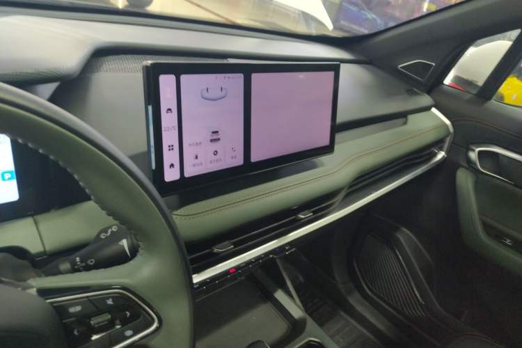 Used Geely Auto Haoyue L 2023 2.0T DCT Prestige Edition Audio And AC Panel