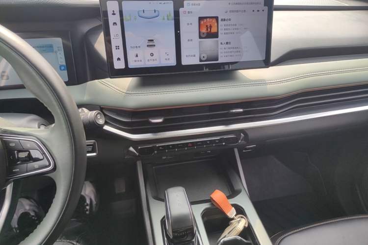 Used Geely Auto Haoyue L 2023 2.0T DCT Prestige Edition Audio And AC Panel