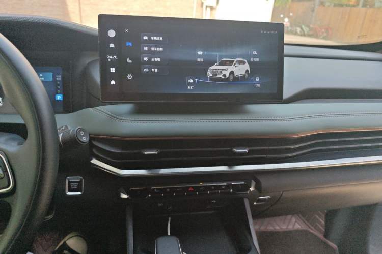 Used Geely Auto Haoyue L 2023 2.0T DCT Prestige Edition Audio And AC Panel