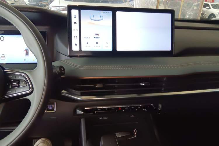 Used Geely Auto Haoyue L 2023 2.0T DCT Prestige Edition Audio And AC Panel