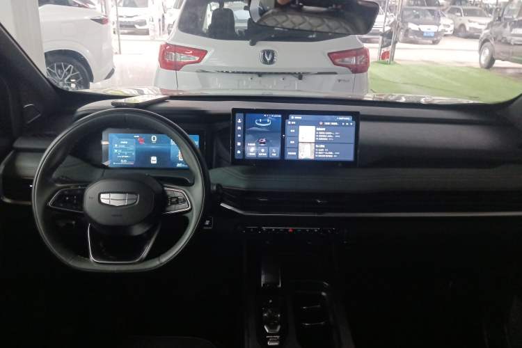 Used Geely Auto Haoyue L 2023 2.0T DCT Prestige Edition Center Console