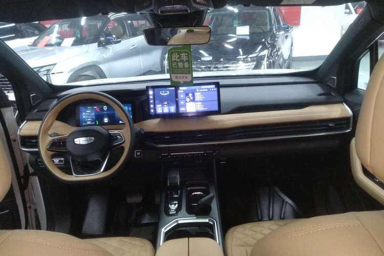 Used Geely Auto Haoyue L 2023 2.0T DCT Flagship Version Center Console