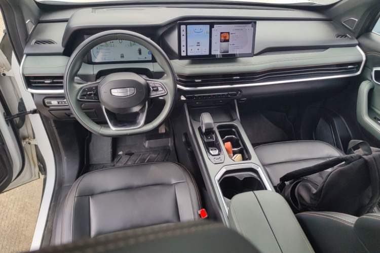 Used Geely Auto Haoyue L 2023 2.0T DCT Prestige Edition Center Console