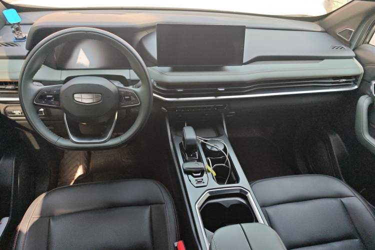 Used Geely Auto Haoyue L 2023 2.0T DCT Prestige Edition Center Console