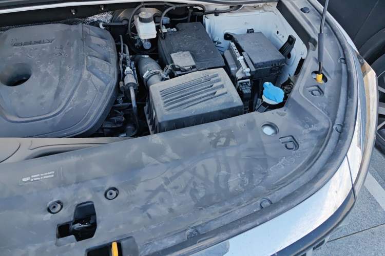 Used Geely Auto Haoyue L 2023 2.0T DCT Prestige Edition Engine Bay Left