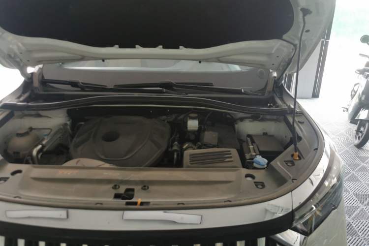 Used Geely Auto Haoyue L 2023 2.0T DCT Flagship Version Engine Bay Left