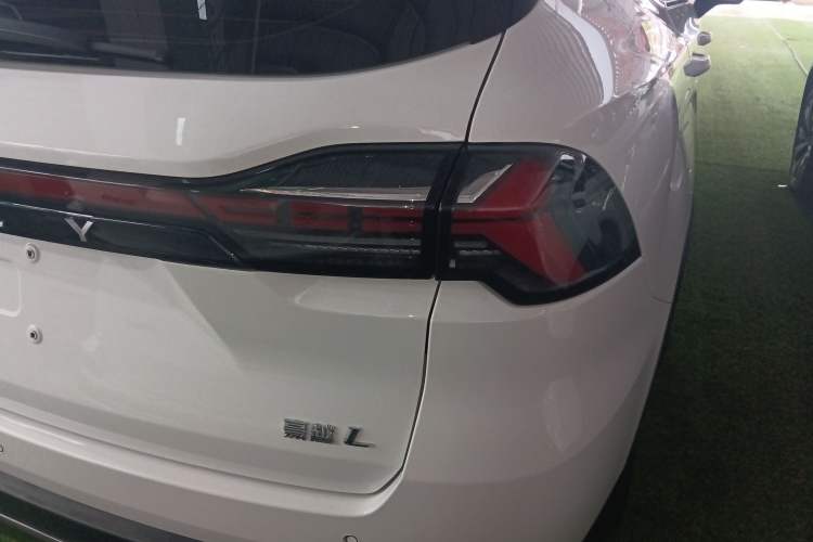 Used Geely Auto Haoyue L 2023 2.0T DCT Prestige Edition Exterior 3