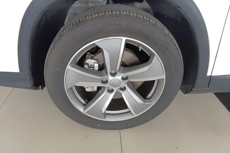Used Geely Auto Haoyue L 2023 2.0T DCT Prestige Edition Exterior 4