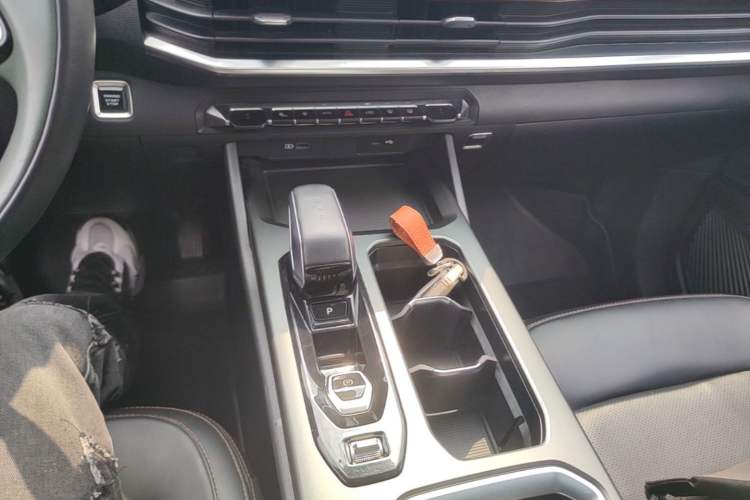 Used Geely Auto Haoyue L 2023 2.0T DCT Prestige Edition Gear Lever