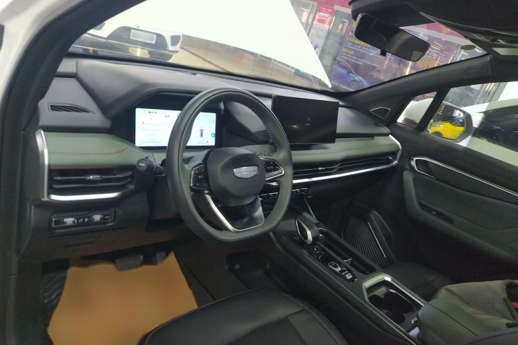 Used Geely Auto Haoyue L 2023 2.0T DCT Prestige Edition Interior 2