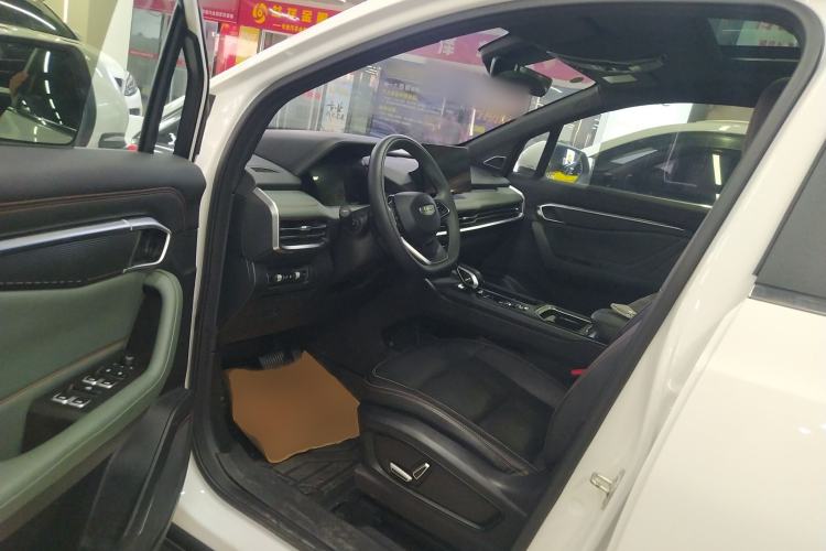 Used Geely Auto Haoyue L 2023 2.0T DCT Prestige Edition Interior 3