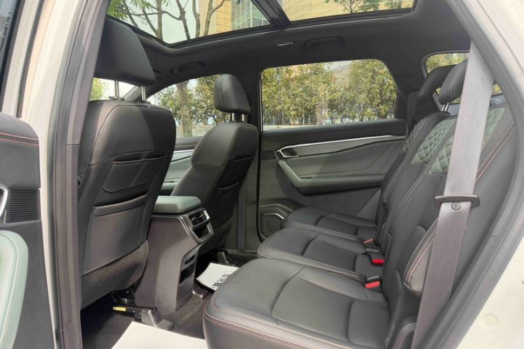 Used Geely Auto Haoyue L 2023 2.0T DCT Luxury Version Interior 3