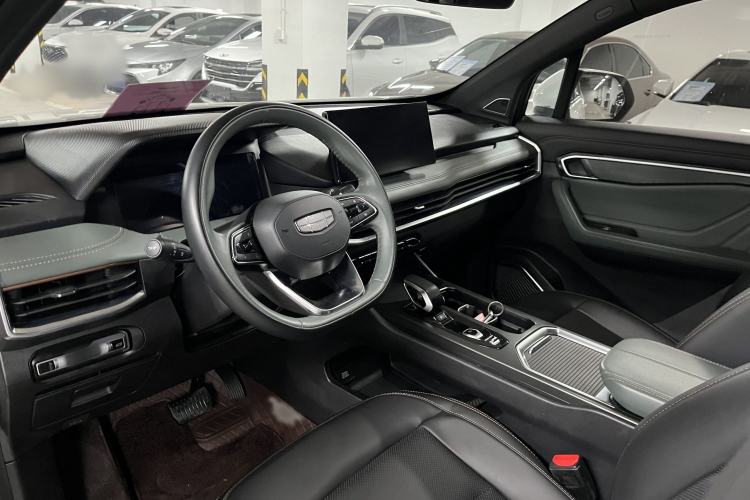 Used Geely Auto Haoyue L 2023 2.0T DCT Prestige Edition Interior 3