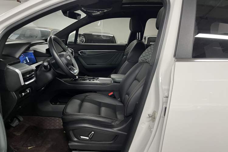 Used Geely Auto Haoyue L 2023 2.0T DCT Prestige Edition Interior 4