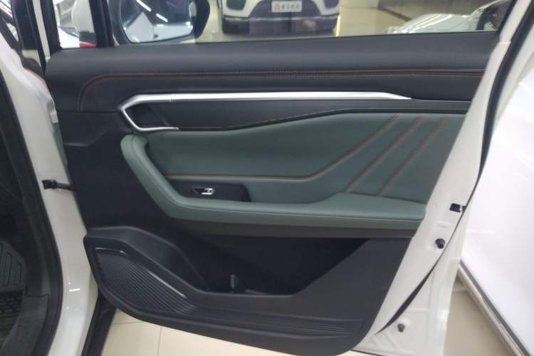 Used Geely Auto Haoyue L 2023 2.0T DCT Prestige Edition Interior 5