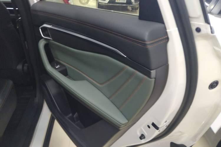 Used Geely Auto Haoyue L 2023 2.0T DCT Prestige Edition Interior 6