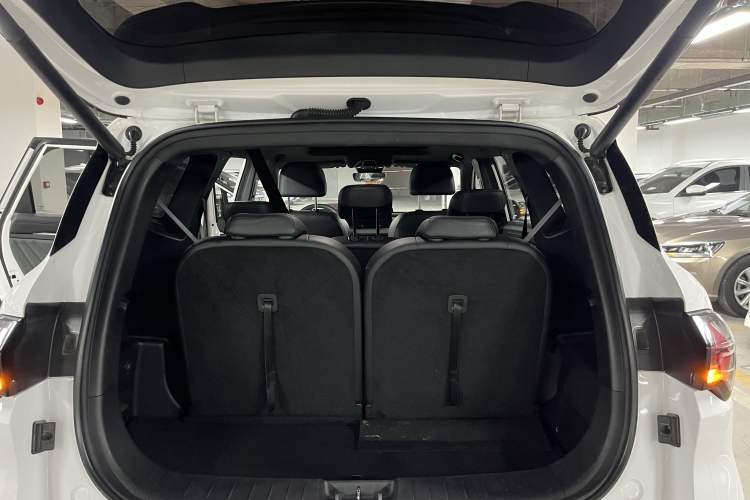 Used Geely Auto Haoyue L 2023 2.0T DCT Prestige Edition Interior 6