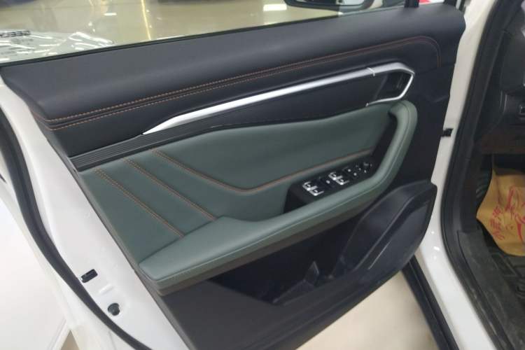 Used Geely Auto Haoyue L 2023 2.0T DCT Prestige Edition Interior 7
