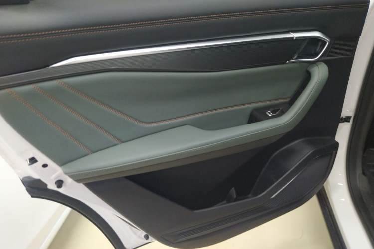 Used Geely Auto Haoyue L 2023 2.0T DCT Prestige Edition Interior 8