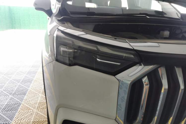 Used Geely Auto Haoyue L 2023 2.0T DCT Flagship Version Right Front Headlight