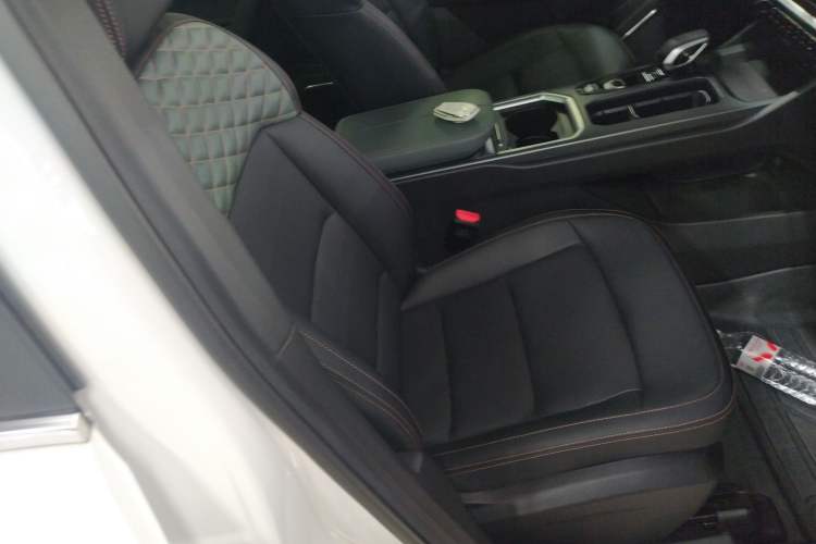 Used Geely Auto Haoyue L 2023 2.0T DCT Prestige Edition Right Front Seat