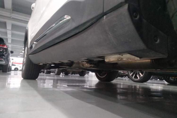 Used Geely Auto Haoyue L 2023 2.0T DCT Flagship Version Right Side Sill