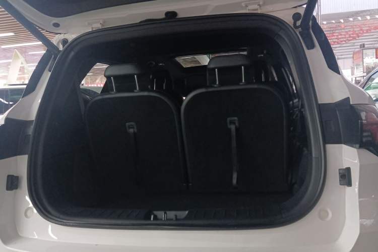 Used Geely Auto Haoyue L 2023 2.0T DCT Prestige Edition Trunk