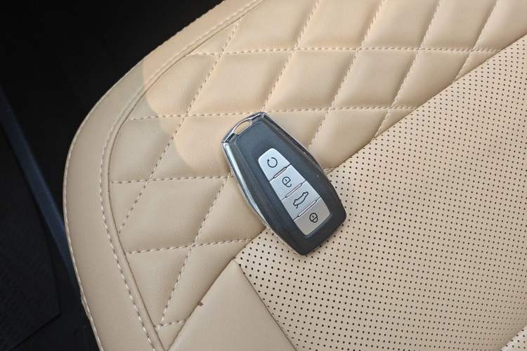 Used Geely Auto Haoyue L 2023 2.0T DCT Flagship Version Vehicle Key