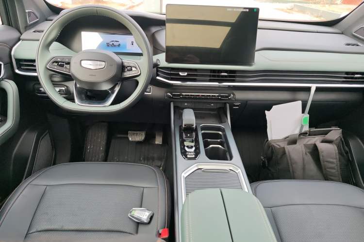 Used Geely Auto Haoyue L 2024 2.0T DCT Flagship Version Center Console
