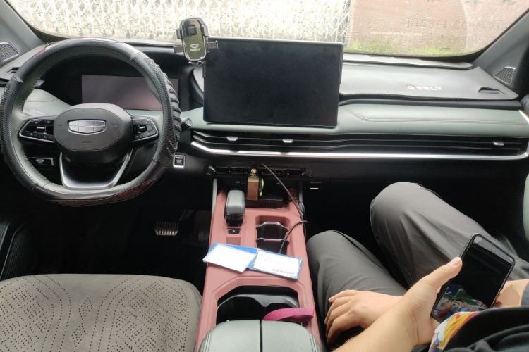 Used Geely Auto Haoyue L 2024 2.0T DCT Prestige Version Center Console